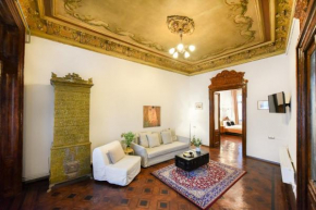 NEO-RENAISSANCE & UNIQUE Apt - Best location